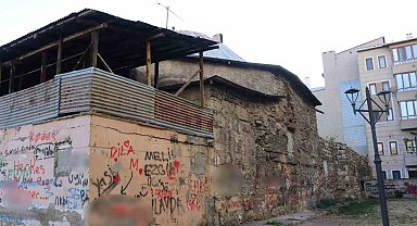 Üç asırlık tarihi hamam, on yılda çürümeye terk edildi