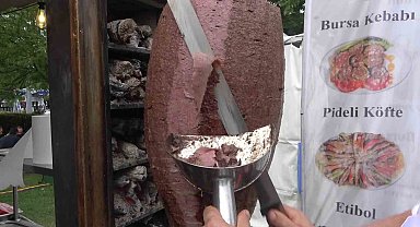 Üç metrelik tabakta Bursa kebabı ikramı