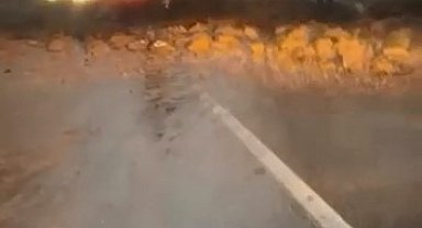 Uludağ yolunda heyelan korkuttu