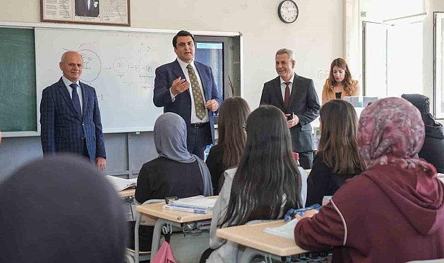 Üniversite yolculuğuna ilk bilet başkan Yılmaz'dan
