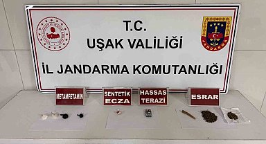 Uşak'ta jandarmadan uyuşturucu operasyonunda 4 kişi tutuklandı
