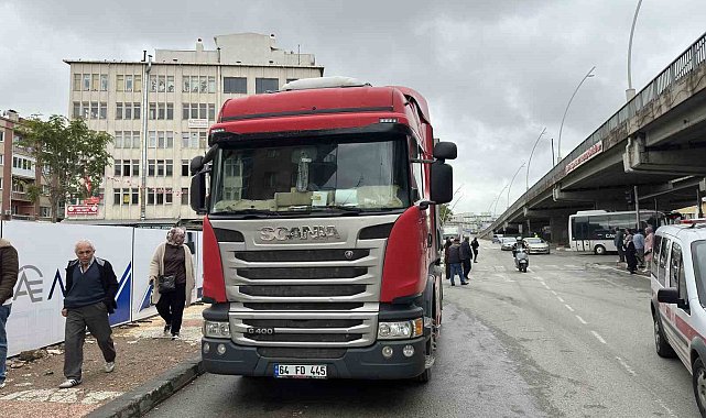 Uşak'ta tırın çarptığı 74 yaşındaki yaya hastanede hayatını kaybetti
