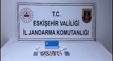Üzerinde 128 adet sentetik ecza hapı taşıyan otobüs yolcusu jandarmaya yakalandı