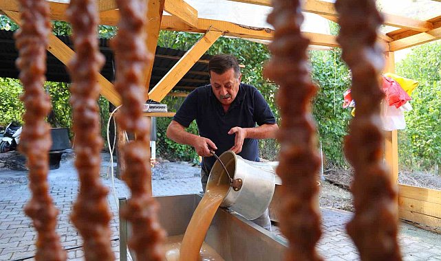 Üzüm ve ceviz buluştu: Elazığ'da orcik yapımı başladı