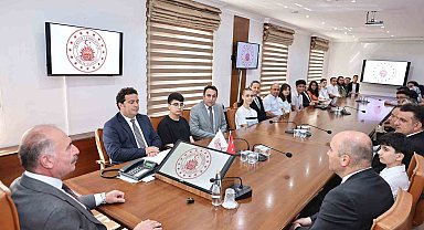Vali Çalgan, LGS ve YKS'de dereceye giren öğrencilere övgü: "Siz bizim yüz akımızsınız"