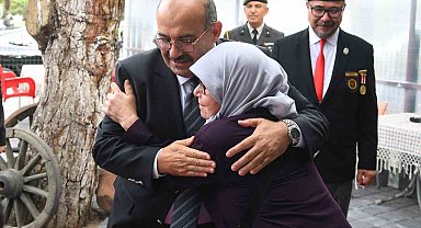 Vali İsmail Ustaoğlu'ndan gazilere anlamlı ziyaret