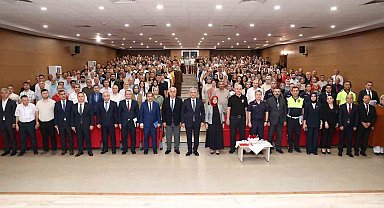 Vali Makas, 2026-2027 eğitim öğretim yılı hazırlıklarını değerlendirdi öğrencilerle bir araya geldi