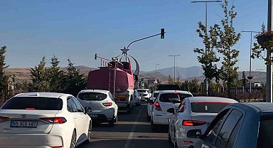 Van Gölü sahil yolunda tehlike büyüyor