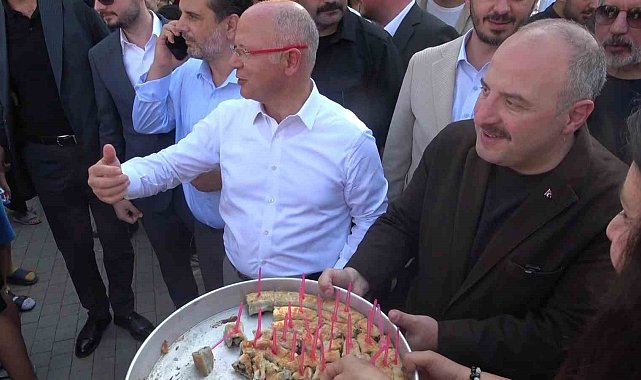 Varank'tan Özel'in börek görüntülerine tepki: "Vatandaşla nasıl konuşulması gerektiğini bilmek gerekiyor"