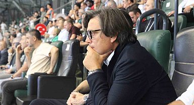 Vincenzo Montella, Kocaelispor-Samsunspor maçını tribünden takip ediyor