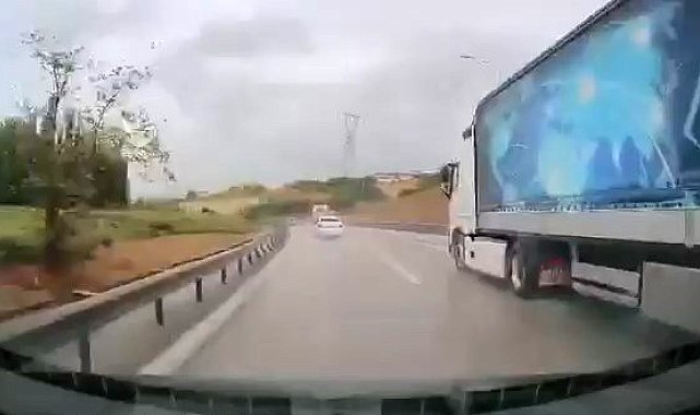 Yağışlı havaya aldırmadı, bariyerlere böyle girdi