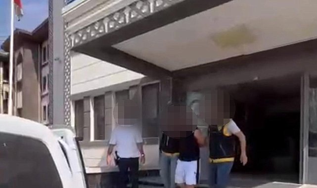 Yaralama ve öldürmeye teşebbüs suçlarından aranan şüpheli, 4 silahla yakalandı