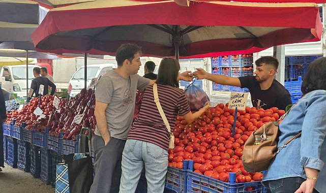 Yaş sebze ve meyvede fahiş fiyata yönelik operasyon vatandaşı ve pazarcıyı sevindirdi