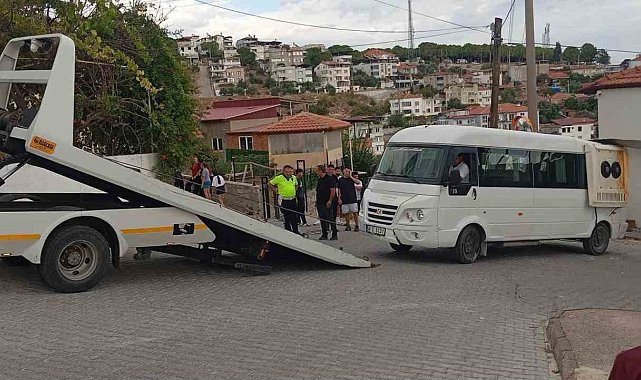 Yatağan'da minibüs garaja çarptı: 4 öğrenci yaralandı