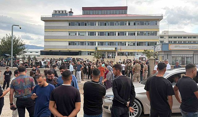 Yeğeni tarafından öğretmenin öldürüldüğü saldırıda, silah seslerini duyup okula koşanlar yaşananları anlattı