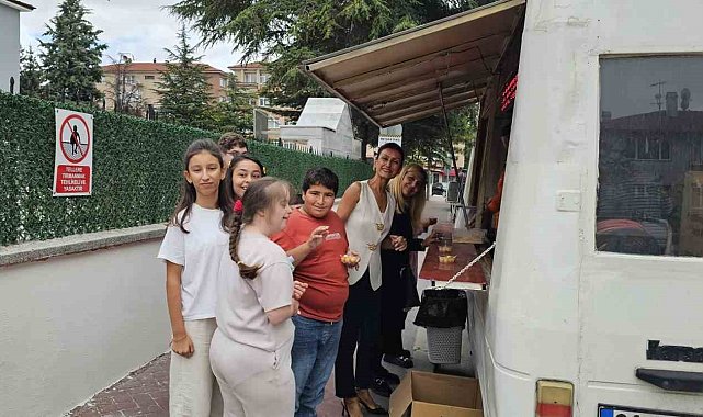 Yeni eğitim yılına tatlı başlangıç: Lokma dağıtıldı
