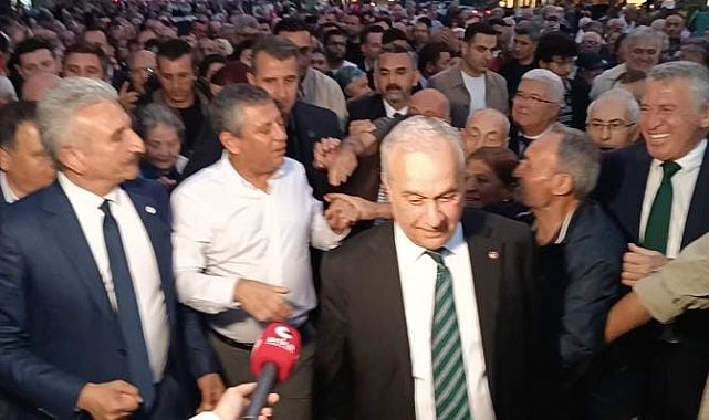 Yeni Parti Genel Başkanı Özel'in söylediklerinden çok yaptığı hareketler ve girdiği diyaloglar ses getirdi