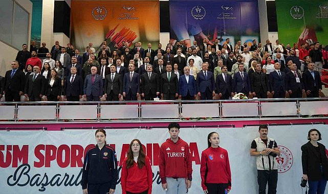 Yıldızlar ve Gençler Flöre Dünya Kupası açılış seremonisi yapıldı