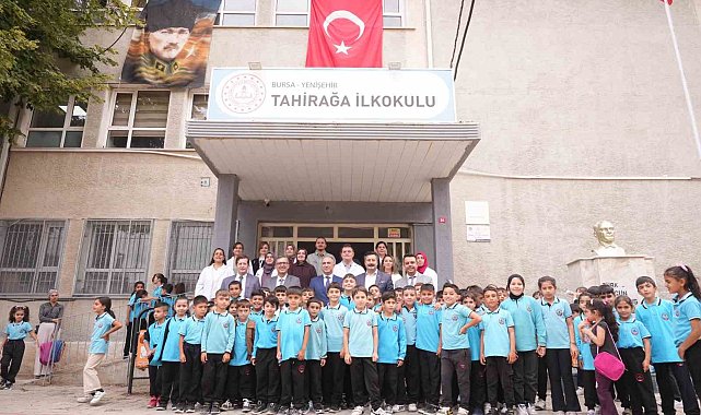 Yıllar önce öğrenciydi, şimdi başkan olarak aynı okulda