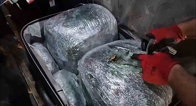 Yolcu otobüsünde 69 bin kişiyi zehirleyebilecek miktarda uyuşturucu ele geçirildi