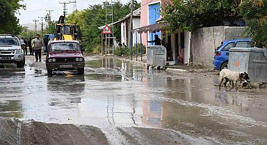 Yozgat'ta iki saatlik sağanak sele dönüştü: Evler, bahçeler ve tarım arazileri zarar gördü