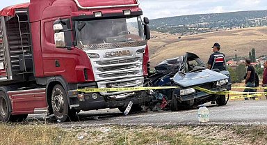 Yozgat'ta tır ve otomobil çarpıştı, 1 kişi hayatını kaybetti