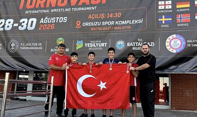 Yunusemre'nin güreşçileri Malatya'dan madalyalarla döndü