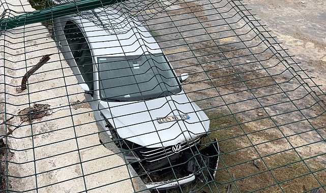 Zeytinburnu'nda Koç Üniversitesi Hastanesi'nin otoparkında aracını yanaştırırken aşağı düştü