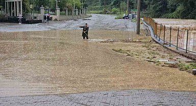 Zonguldak'ta sağanak sonrası dere taştı, sanayi sitesini su bastı
