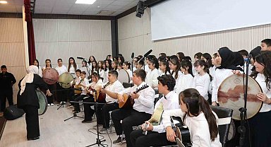 130 öğrenciyle unutulmaz halk müziği konseri