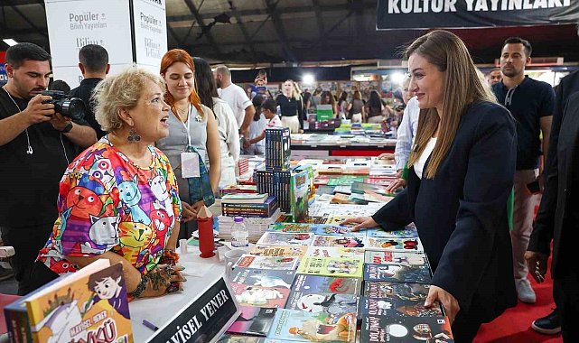 16. Antalya Kitap Fuarı'nda 67 yazar kitaplarını imzaladı