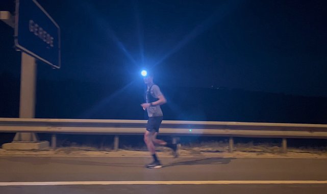 17 yaşındaki Erdem, Cumhuriyet için 103 kilometre koştu