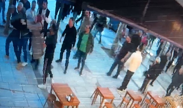 17 yaşındaki kıza saldıran şahıs, vatandaşın gazabına uğradı: O anlar kamerada