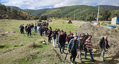 200 öğrenci 850 yıllık sırrı çözmek için savaş alanında ders işledi