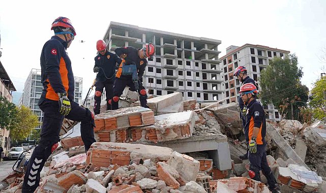 28 saniyelik deprem senaryosu 3 ili harekete geçirdi