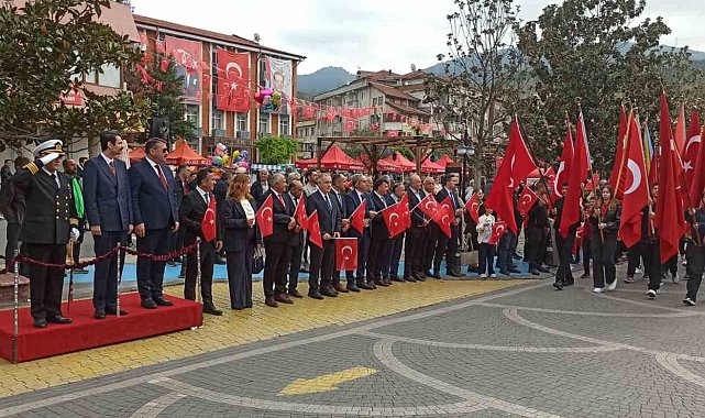 29 Ekim Cumhuriyet Bayramı coşku içerisinde kutlandı