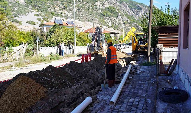 40 yıllık su isale hatları yenileniyor