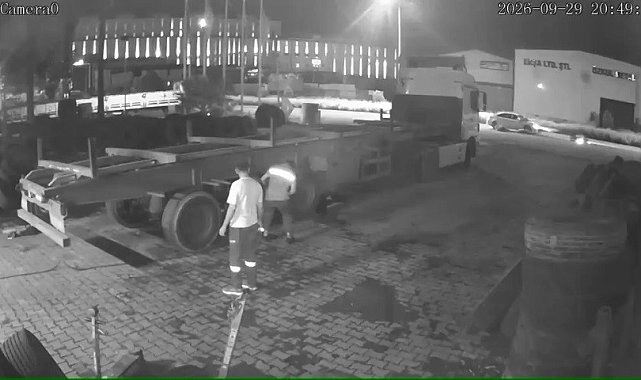 45 günlük evli çiftin yaralandığı kaza kamerada