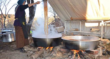 5 kilo kozalak 1 kilo pekmeze dönüşüyor ,kilogramı 500 liradan satılıyor