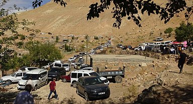 7 asırlık gelenek sürüyor: Şeyh Bube Türbesine binlerce kişilik ziyaretçi akını