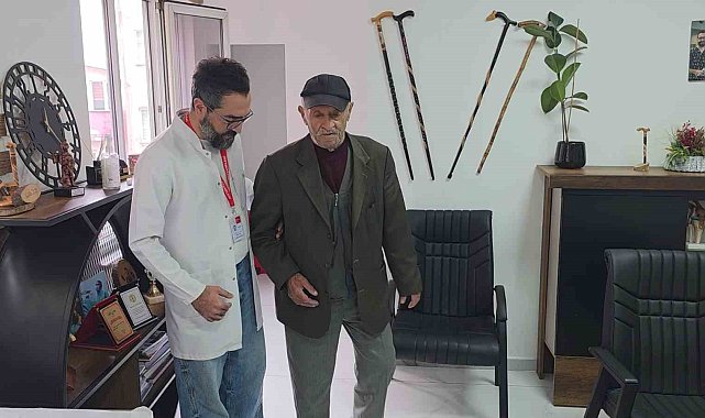 72 yaşındaki emekli madenci, yapay deri işlevi gören materyalle ayağa kalktı