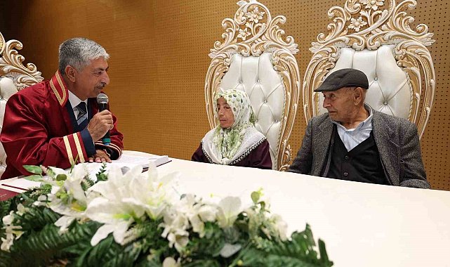 86'sında damat, 72'sinde gelin oldu