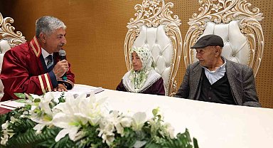 86'sında damat, 72'sinde gelin oldu