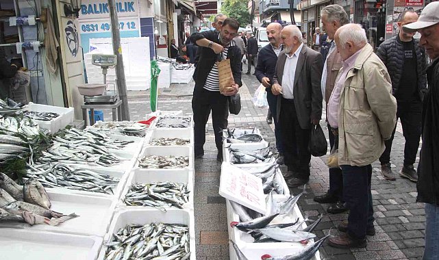 900 gramlık palamut 50 lira: Vatandaş sıraya girdi