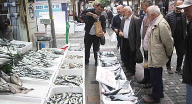 900 gramlık palamut 50 lira: Vatandaş sıraya girdi