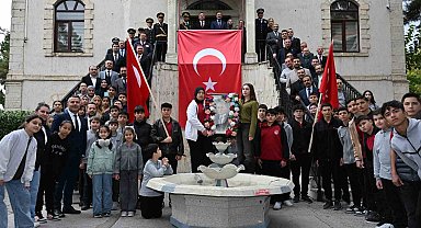 98 yıl sonra aynı fotoğraf karesini canlandırdılar