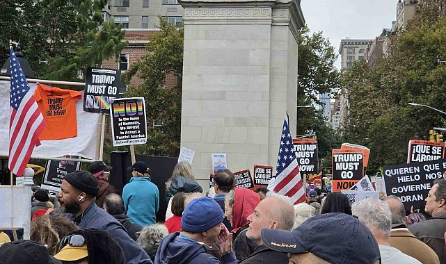 ABD'de Trump karşıtı "Krallara Hayır" protestosu