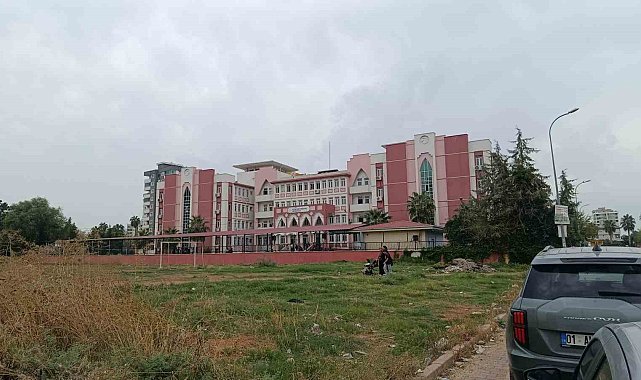 Adana'da okulda dedikodu kavgası: Kız öğrenci arkadaşını ekmek bıçağıyla yaraladı