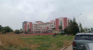 Adana'da okulda dedikodu kavgası: Kız öğrenci arkadaşını ekmek bıçağıyla yaraladı