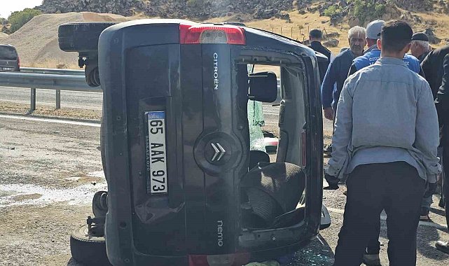 Adilcevaz'da kamyonet takla attı: 2 yaralı